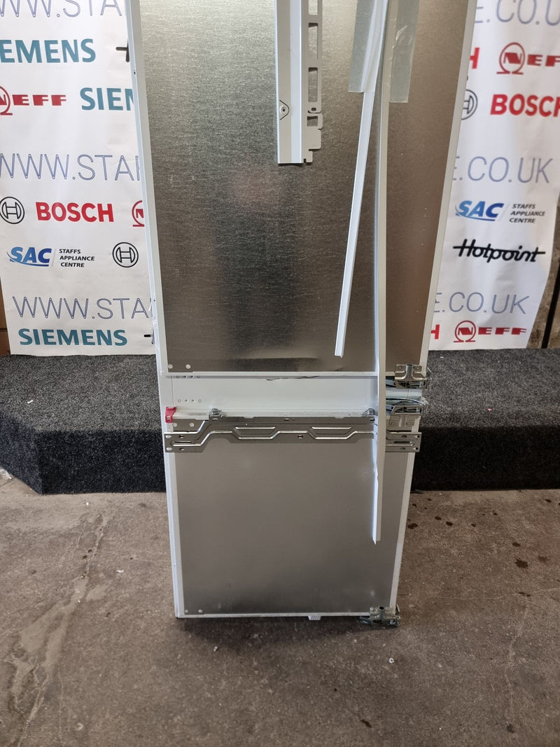 Grade B Siemens iQ500 KI87SAFE0G 70/30 Integrated Fridge Freezer
