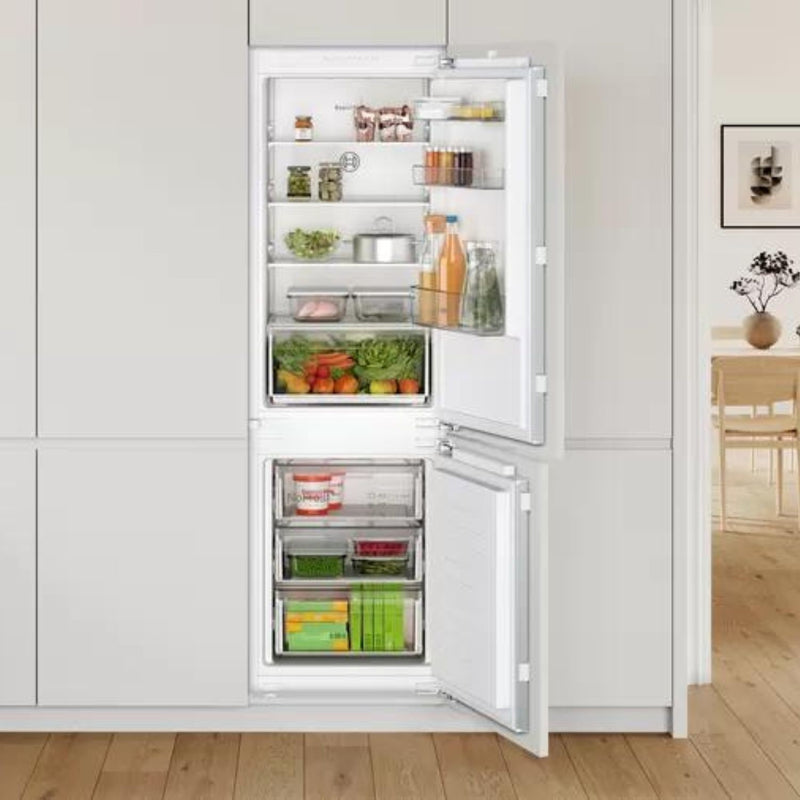 Grade A Bosch Series 2 KIN86NFE0G Integrated 260 Litre 60/40 Frost Free Fridge Freezer White