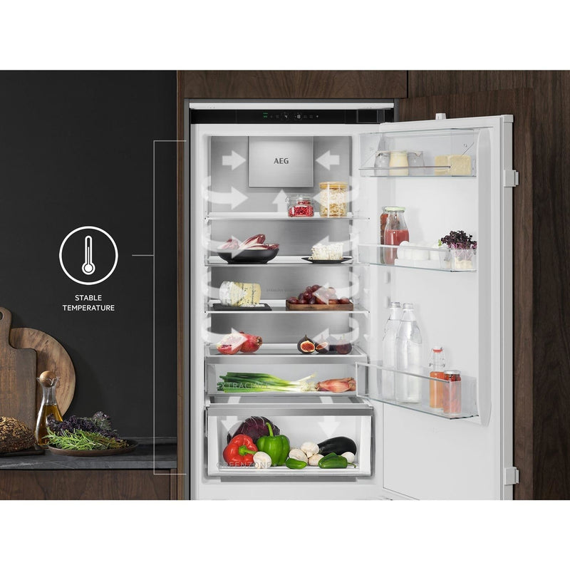 Grade B AEG 8000 Series SCE818E8MF Integrated 244 Litre 70/30 Frost Free Fridge Freezer White