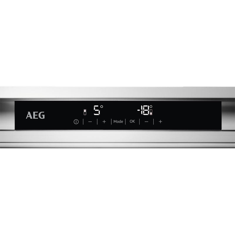 Grade B AEG 8000 Series SCE818E8MF Integrated 244 Litre 70/30 Frost Free Fridge Freezer White