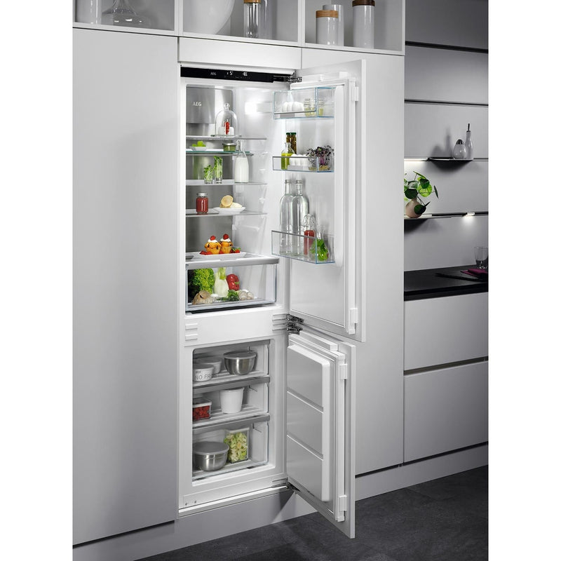 Grade B AEG 8000 Series SCE818E8MF Integrated 244 Litre 70/30 Frost Free Fridge Freezer White