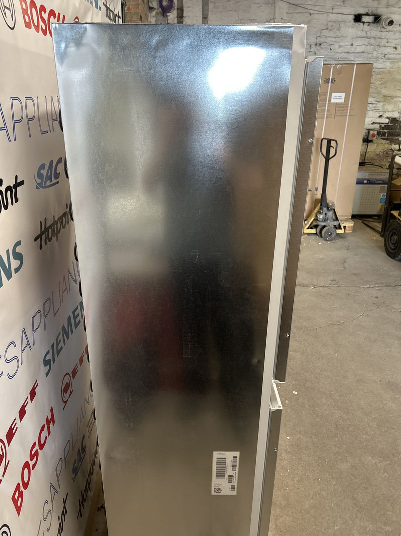 Grade B Bosch KIN85NSE0G Series 2 No Frost 50/50 Integrated Fridge Freezer