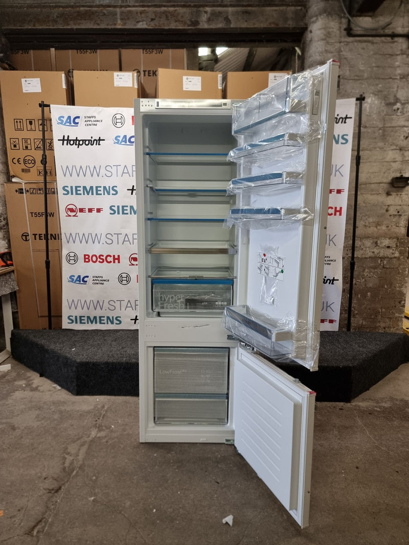 Grade B Siemens iQ500 KI87SAFE0G 70/30 Integrated Fridge Freezer