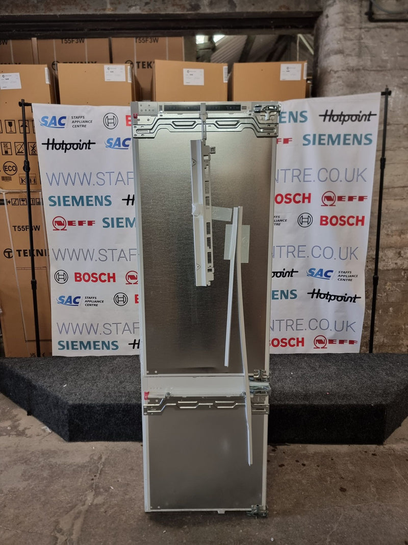 Grade B Siemens iQ500 KI87SAFE0G 70/30 Integrated Fridge Freezer