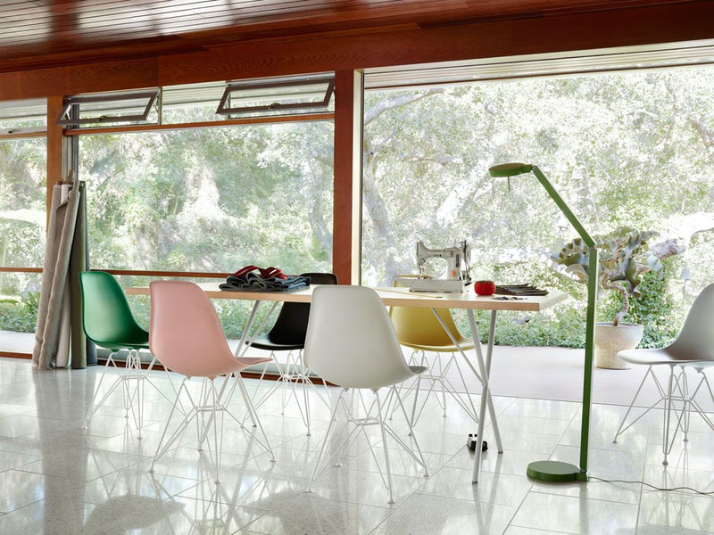 Vitra Eames Plastic Side Chair DSR - Ideali