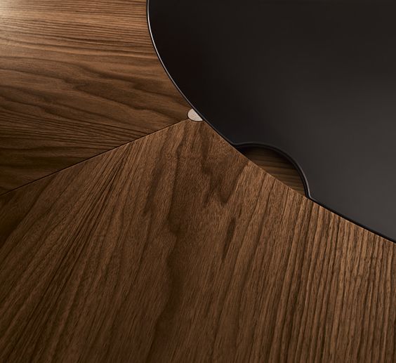 Giorgetti Fang Round Table