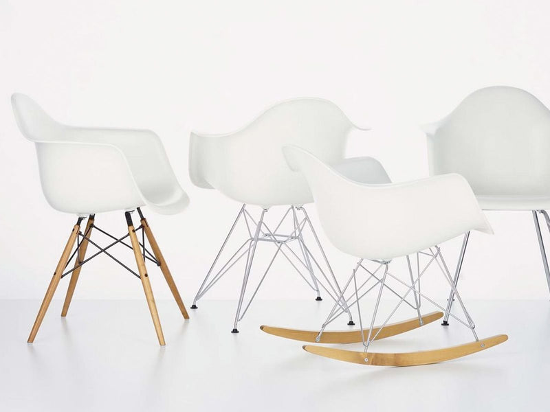Vitra Eames Plastic Armchair DAW - Golden Maple Legs - Ideali